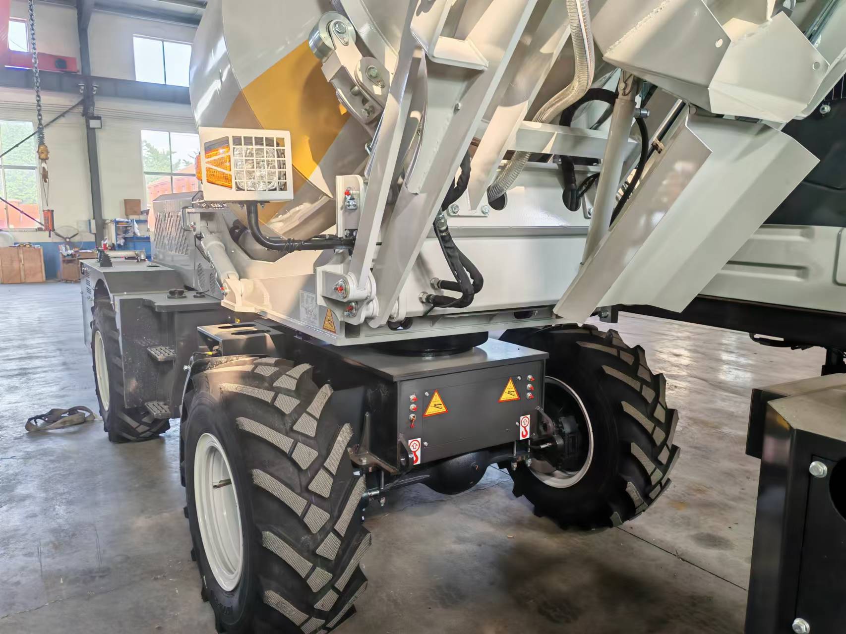 2.6m³ Self Loading Concrete Mi - Heavy Equipment Mixer ulasan dan harga